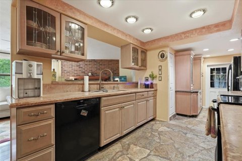 Villa ou maison à vendre à Tarpon Springs, Floride: 4 chambres, 186.36 m2 № 2287106 - photo 10