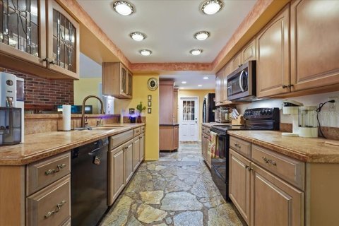 Villa ou maison à vendre à Tarpon Springs, Floride: 4 chambres, 186.36 m2 № 2287106 - photo 9