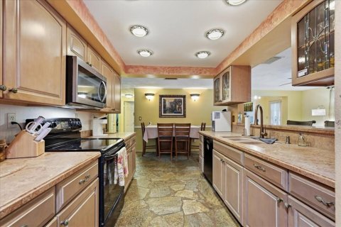 Villa ou maison à vendre à Tarpon Springs, Floride: 4 chambres, 186.36 m2 № 2287106 - photo 12
