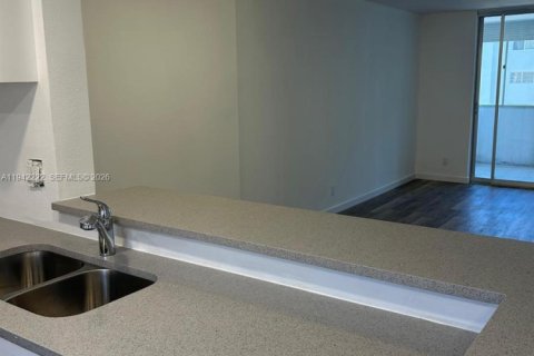 Copropriété à louer à Hallandale Beach, Floride: 1 chambre, 67.82 m2 № 1999922 - photo 6