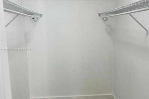 Copropriété à louer à Hallandale Beach, Floride: 1 chambre, 67.82 m2 № 1999922 - photo 12