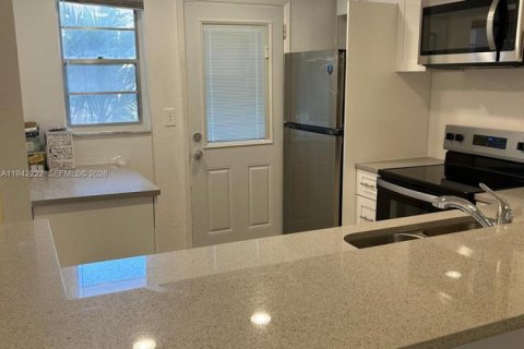 Copropriété à louer à Hallandale Beach, Floride: 1 chambre, 67.82 m2 № 1999922 - photo 7