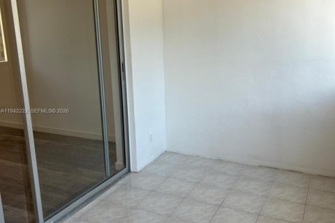 Copropriété à louer à Hallandale Beach, Floride: 1 chambre, 67.82 m2 № 1999922 - photo 15