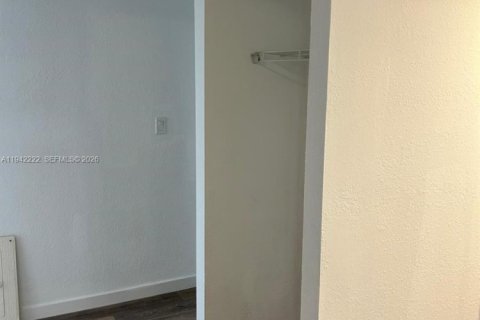 Copropriété à louer à Hallandale Beach, Floride: 1 chambre, 67.82 m2 № 1999922 - photo 13