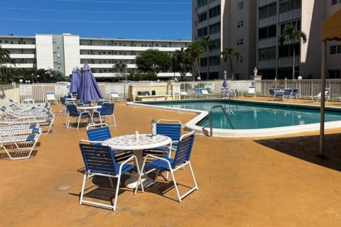 Copropriété à louer à Hallandale Beach, Floride: 1 chambre, 67.82 m2 № 1999922 - photo 19