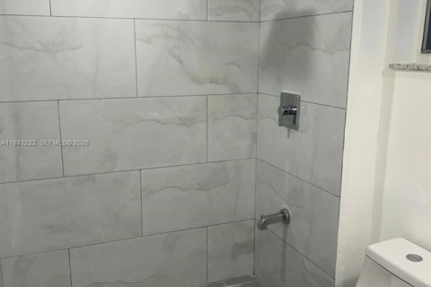 Copropriété à louer à Hallandale Beach, Floride: 1 chambre, 67.82 m2 № 1999922 - photo 10