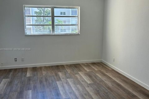 Copropriété à louer à Hallandale Beach, Floride: 1 chambre, 67.82 m2 № 1999922 - photo 9