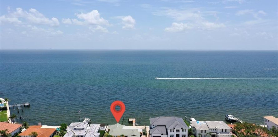 Land in Saint Petersburg, Florida № 1787551