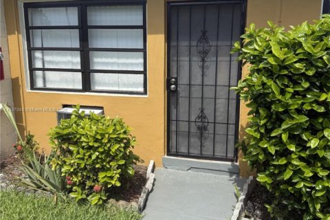 Copropriété à louer à Hollywood, Floride: 1 chambre, 40.88 m2 № 1821674 - photo 2