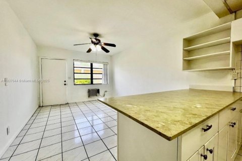 Copropriété à louer à Hollywood, Floride: 1 chambre, 40.88 m2 № 1821674 - photo 9