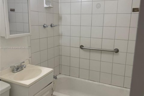 Copropriété à louer à Hollywood, Floride: 1 chambre, 40.88 m2 № 1821674 - photo 13