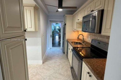 Copropriété à louer à Pompano Beach, Floride: 1 chambre, 62.99 m2 № 1999372 - photo 5