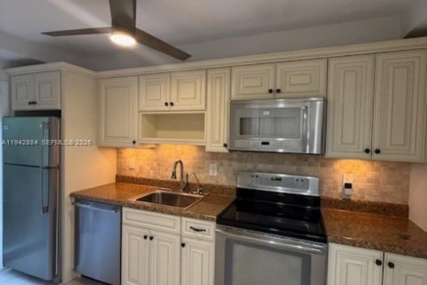 Copropriété à louer à Pompano Beach, Floride: 1 chambre, 62.99 m2 № 1999372 - photo 2