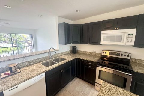 Condo in Tampa, Florida, 2 bedrooms  № 2218315 - photo 3