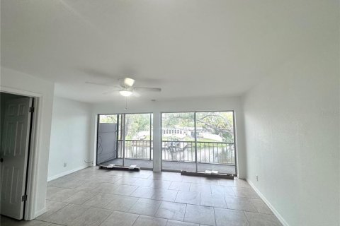 Condo in Tampa, Florida, 2 bedrooms  № 2218315 - photo 7