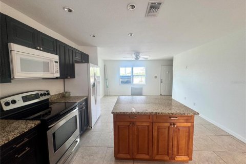Condo in Tampa, Florida, 2 bedrooms  № 2218315 - photo 2