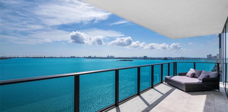 Condominio en Miami, Florida, 3 dormitorios № 2008281