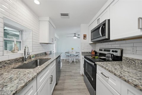 House in Port Charlotte, Florida 2 bedrooms, 86.49 sq.m. № 2099164 - photo 7