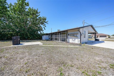 House in Port Charlotte, Florida 2 bedrooms, 86.49 sq.m. № 2099164 - photo 18