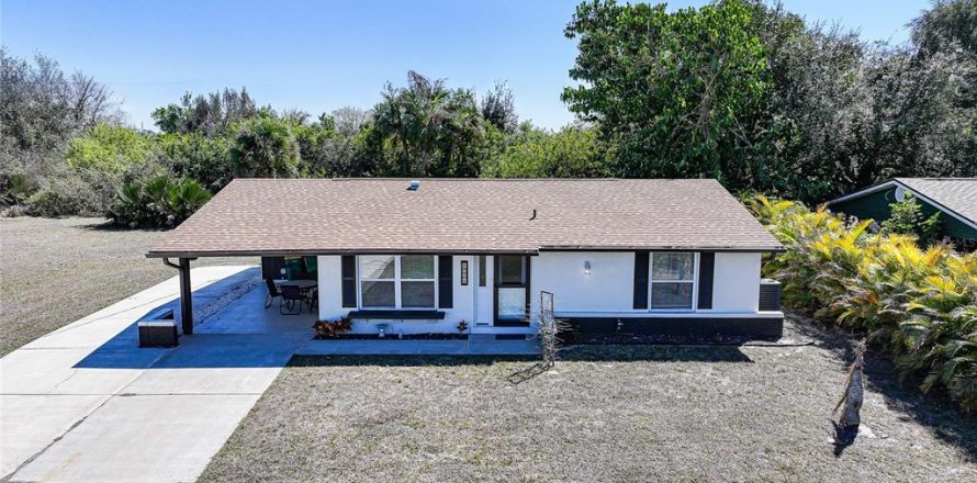 House in Port Charlotte, Florida 2 bedrooms, 86.49 sq.m. № 2099164