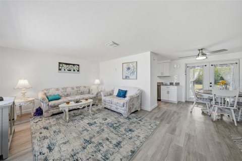 House in Port Charlotte, Florida 2 bedrooms, 86.49 sq.m. № 2099164 - photo 4
