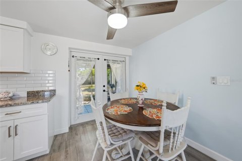 House in Port Charlotte, Florida 2 bedrooms, 86.49 sq.m. № 2099164 - photo 6