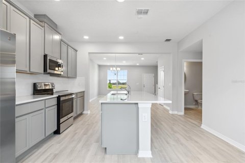 Townhouse in Winter Garden, Florida 3 bedrooms, 156.82 sq.m. № 2238698 - photo 9