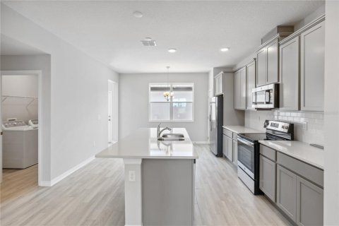Townhouse in Winter Garden, Florida 3 bedrooms, 156.82 sq.m. № 2238698 - photo 5