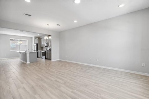 Townhouse in Winter Garden, Florida 3 bedrooms, 156.82 sq.m. № 2238698 - photo 3