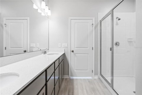 Townhouse in Winter Garden, Florida 3 bedrooms, 156.82 sq.m. № 2238698 - photo 13