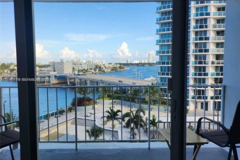 Copropriété à louer à North Bay Village, Floride: 1 chambre, 87.33 m2 № 2065056 - photo 2