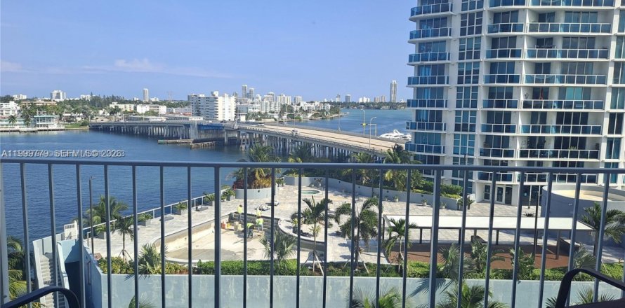 Condo à North Bay Village, Floride, 1 chambre  № 2065056
