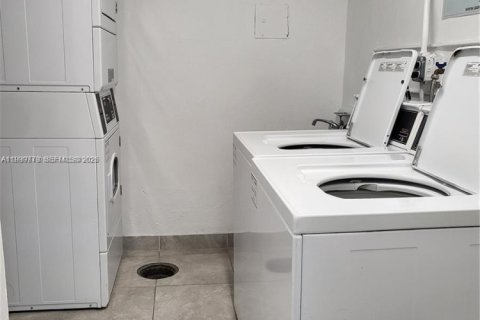 Copropriété à louer à North Bay Village, Floride: 1 chambre, 87.33 m2 № 2065056 - photo 13