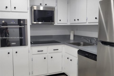Copropriété à louer à North Bay Village, Floride: 1 chambre, 87.33 m2 № 2065056 - photo 5