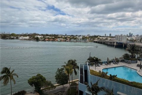 Copropriété à louer à North Bay Village, Floride: 1 chambre, 87.33 m2 № 2065056 - photo 17