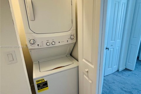 Купить таунхаус в Майами, Флорида 3 спальни, 147.44м2, № 2069434 - фото 14