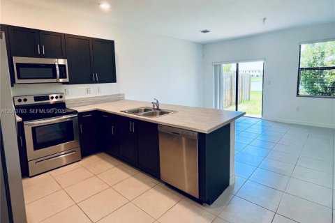 Купить таунхаус в Майами, Флорида 3 спальни, 147.44м2, № 2069434 - фото 4