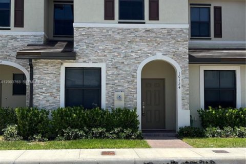 Купить таунхаус в Майами, Флорида 3 спальни, 147.44м2, № 2069434 - фото 2