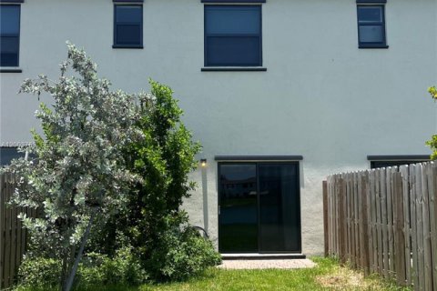 Купить таунхаус в Майами, Флорида 3 спальни, 147.44м2, № 2069434 - фото 17