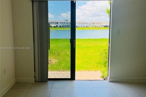 Купить таунхаус в Майами, Флорида 3 спальни, 147.44м2, № 2069434 - фото 7