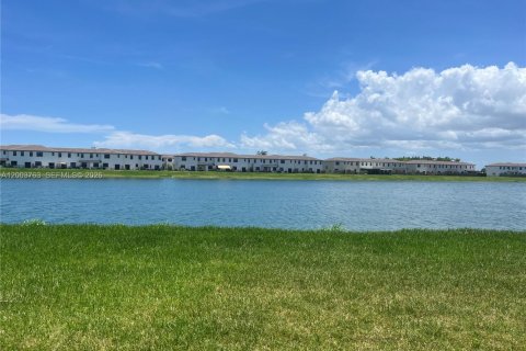 Купить таунхаус в Майами, Флорида 3 спальни, 147.44м2, № 2069434 - фото 16