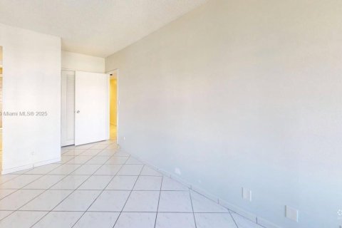 Copropriété à vendre à Hallandale Beach, Floride: 1 chambre, 76.92 m2 № 1929128 - photo 20