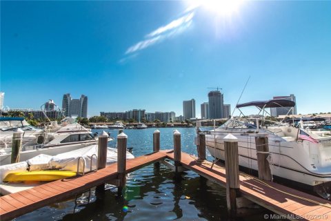 Copropriété à vendre à Hallandale Beach, Floride: 1 chambre, 76.92 m2 № 1929128 - photo 29