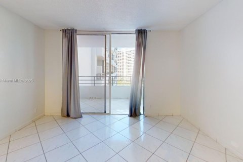 Copropriété à vendre à Hallandale Beach, Floride: 1 chambre, 76.92 m2 № 1929128 - photo 14