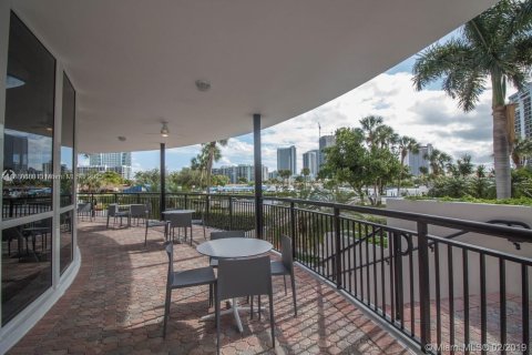 Copropriété à vendre à Hallandale Beach, Floride: 1 chambre, 76.92 m2 № 1929128 - photo 25