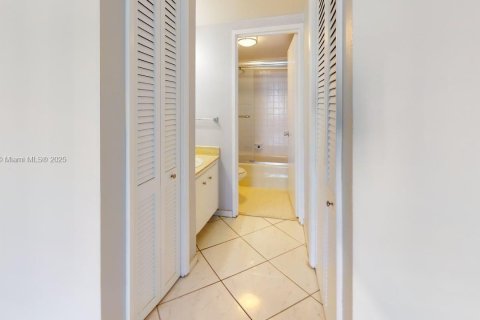 Copropriété à vendre à Hallandale Beach, Floride: 1 chambre, 76.92 m2 № 1929128 - photo 21