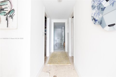 Copropriété à louer à Miami, Floride: 3 chambres, 245.26 m2 № 1953672 - photo 13