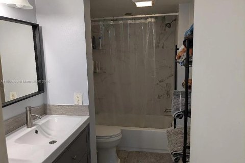Copropriété à vendre à Deerfield Beach, Floride: 2 chambres, 96.15 m2 № 1942049 - photo 11