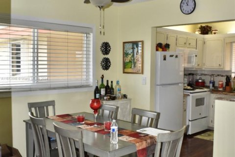 Condominio en venta en Hollywood, Florida, 2 dormitorios, 81.75 m2 № 1978566 - foto 3