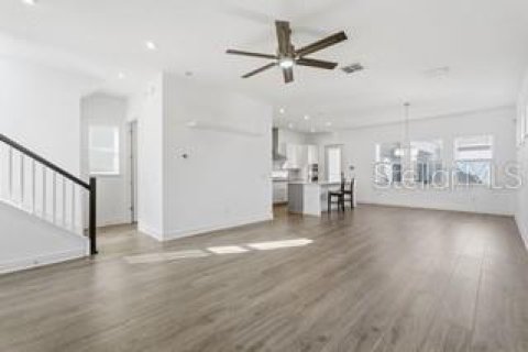 Casa en venta en Orlando, Florida, 3 dormitorios, 165.92 m2 № 2100964 - foto 11